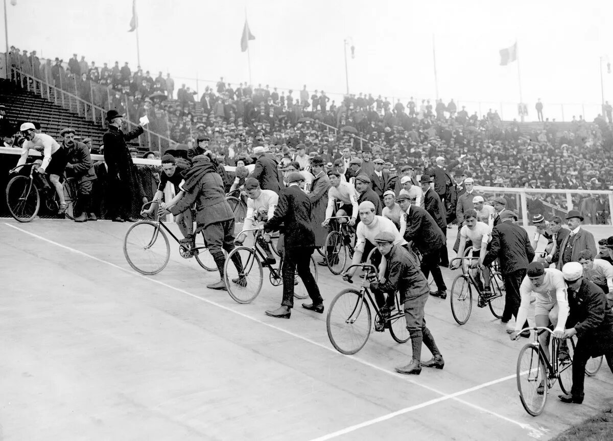 Какое движение было в 20 веке. Велоспорт 1896 Афины. Спорт 19 века Олимпийские игры. Первые Олимпийские игры 19 век.