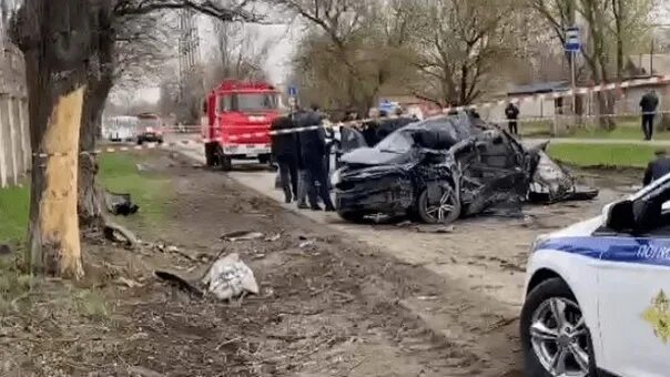 Где разбивается. ДТП 18.04.2021 В Новочеркасске. Авария в Новочеркасске 18 апреля. Авария подростков в Новочеркасске.