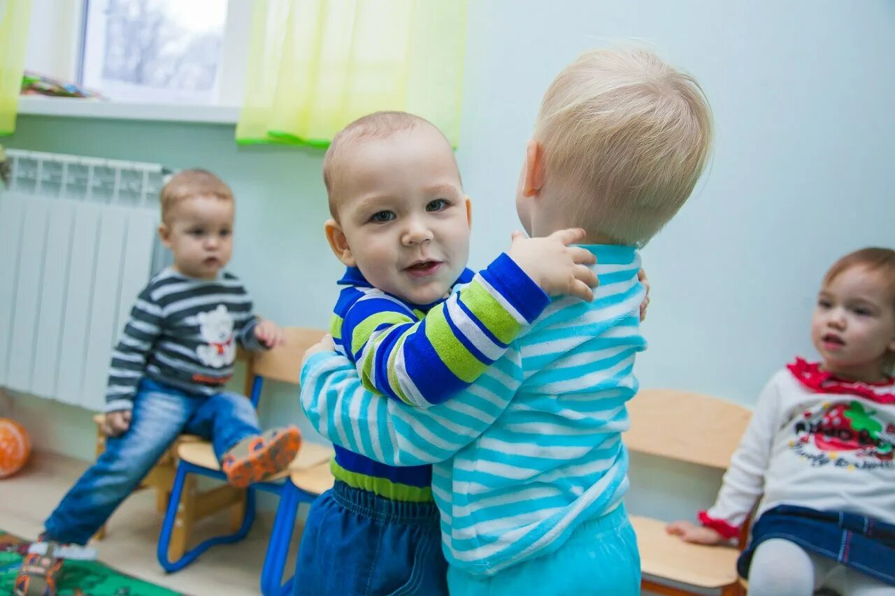 Организация детей в младшей группе. Малыши в детском саду. Садик младшая группа. Ясельная группа в детском саду. Младшая группа в детском.