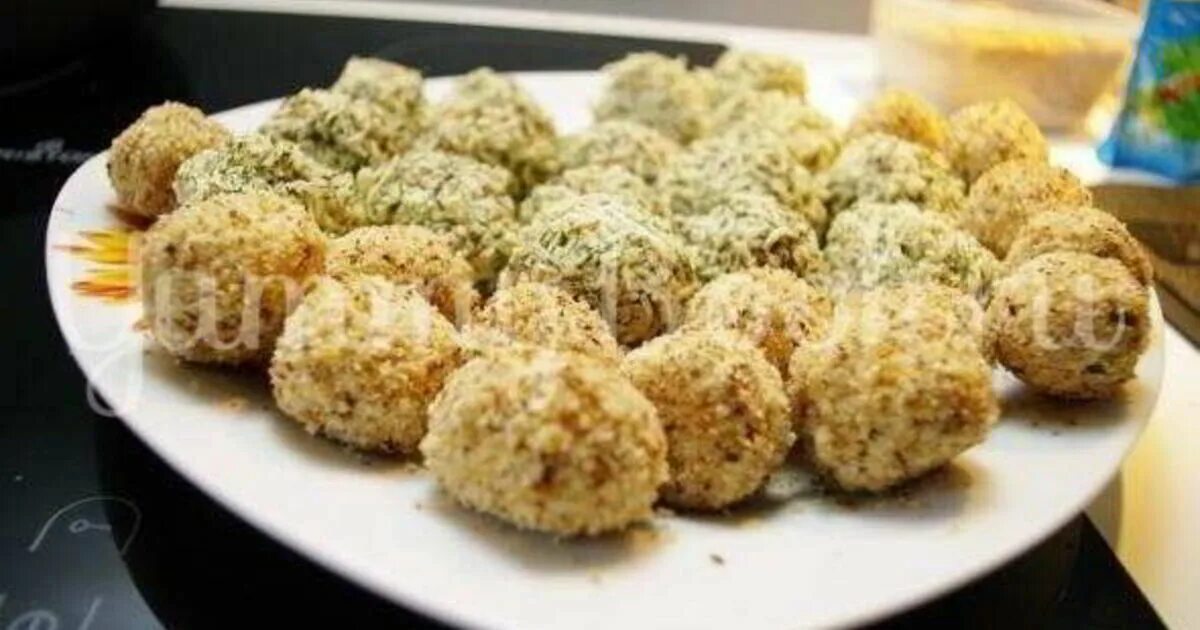 Сырные шарики без майонеза. Сырные шарики cheese ball. Сырные шарики. Закусочные шарики. Закуска из сырных шариков.