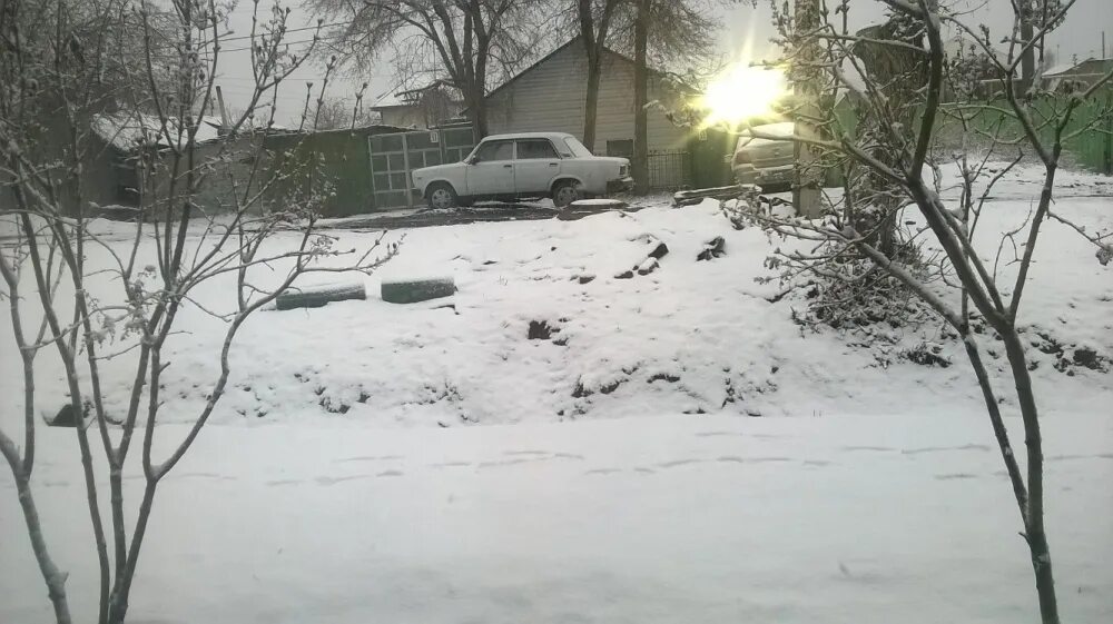 18 апреля омск. Апрель Омск. Снегопад Омск фото. Омск снег на дорогах. Омск в начале апреля.