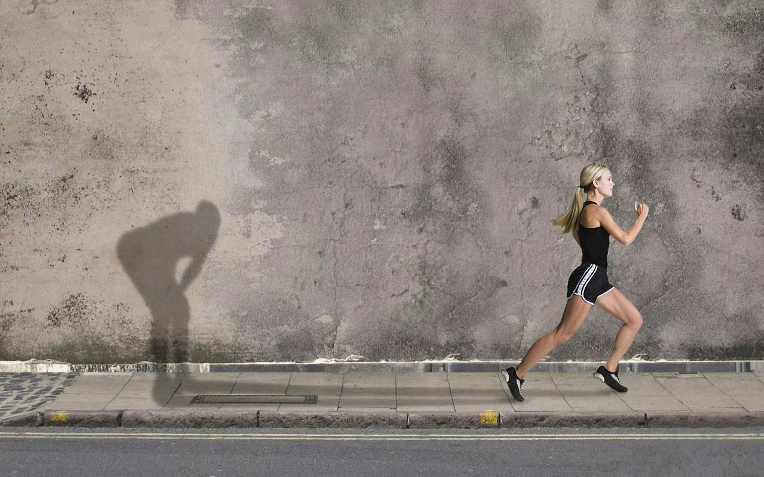 Сила воли спорт. Девушка бегает. Девочка бежит. Женщина бежит. Бегущий человек.
