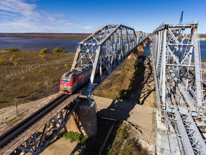 Мост с железной дорогой. Мосты БАМА железнодорожные. Железнодорожный мост через реку Зея. Нижнеудинск ЖД мост. Мост через Зею Транссиб.