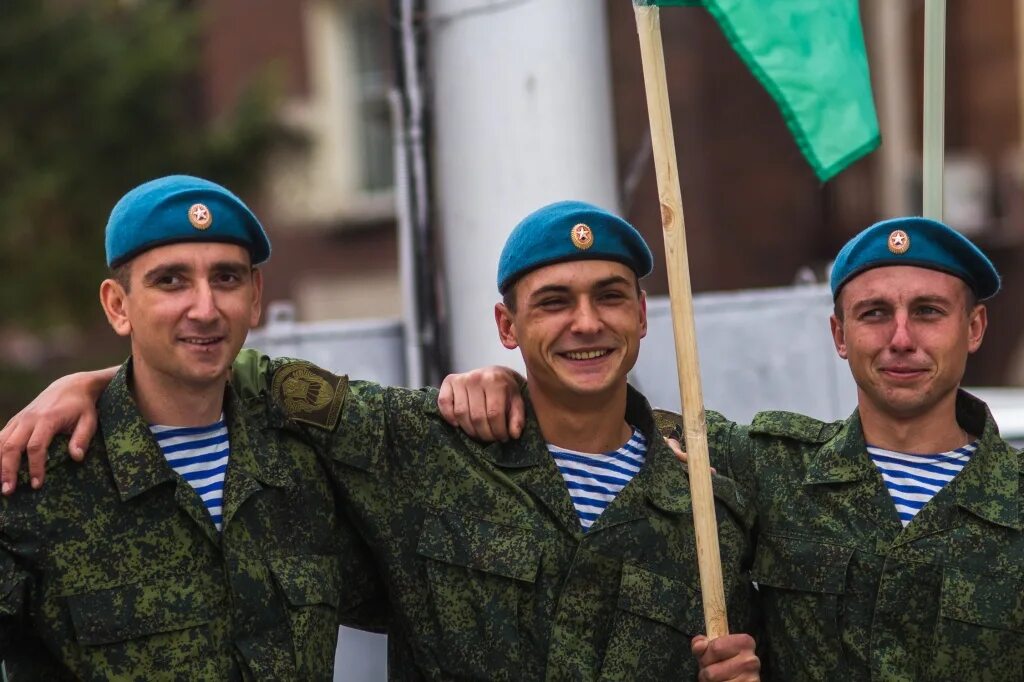 Десантники тут. Десантник. Кавказцы в ВДВ.