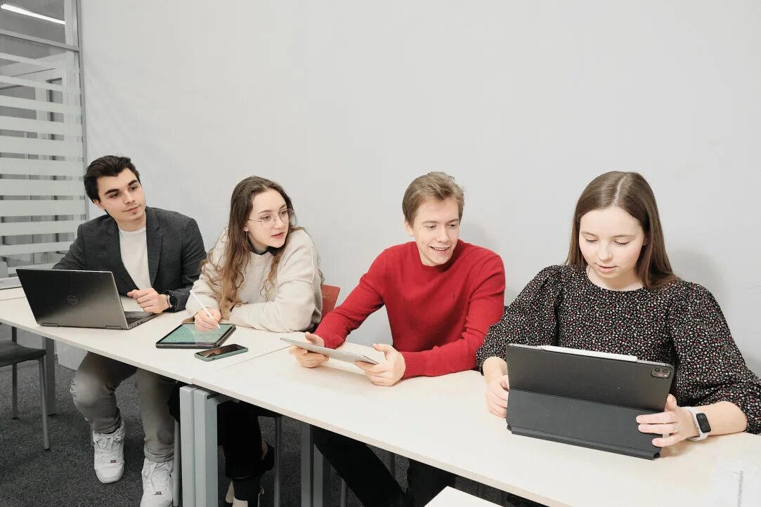 Высшая школа бизнеса ниу вшэ. Бизнес сити школа. Moscow business school. Бизнес школа. Бизнес школы вакансии.
