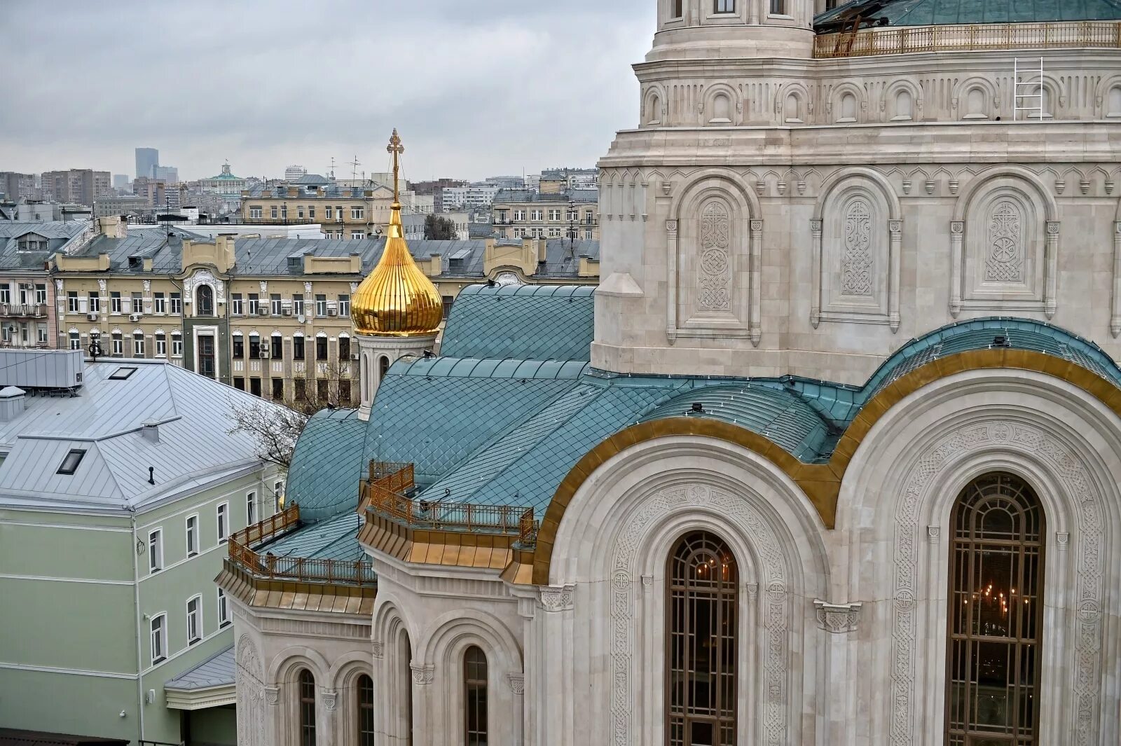 Сретенский монастырь в Москве. Храм Сретенского монастыря. Сретенский монастырь на Лубянке. Сретенский монастырь храм новомучеников. Сретенском 17