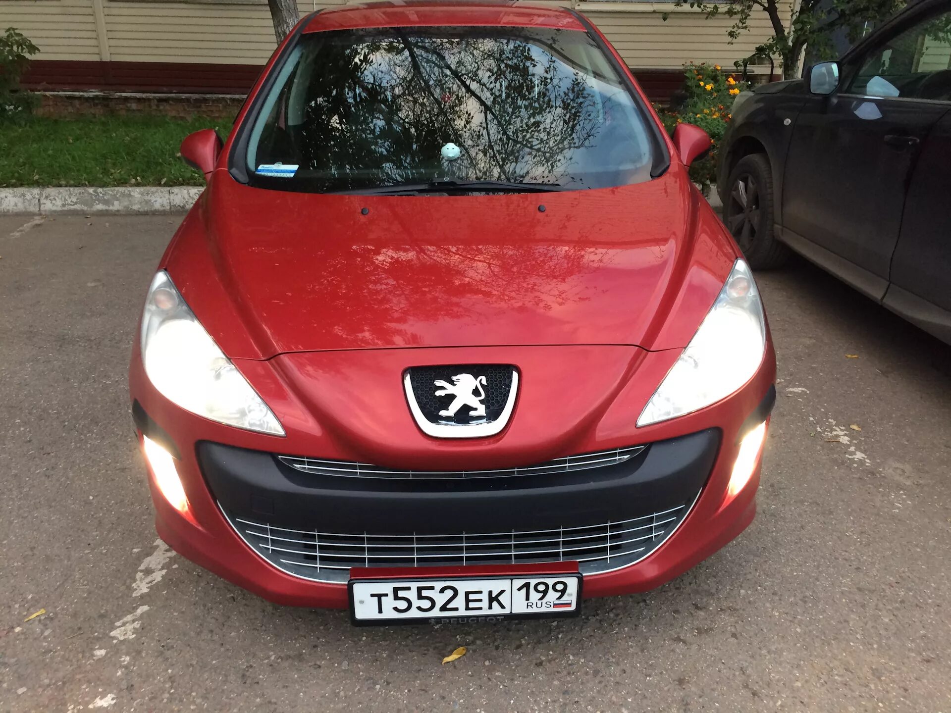 Лампочки пежо 308 ближний свет. Ходовой огонь пежо 308 фишка. Свет пежо 308. Свет пежо 308. Пежо 308 свет.