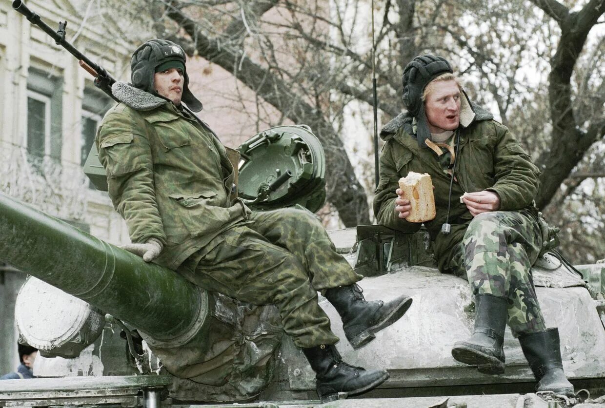 Российские танкисты песня. Чечня 1994 штурм Грозного.