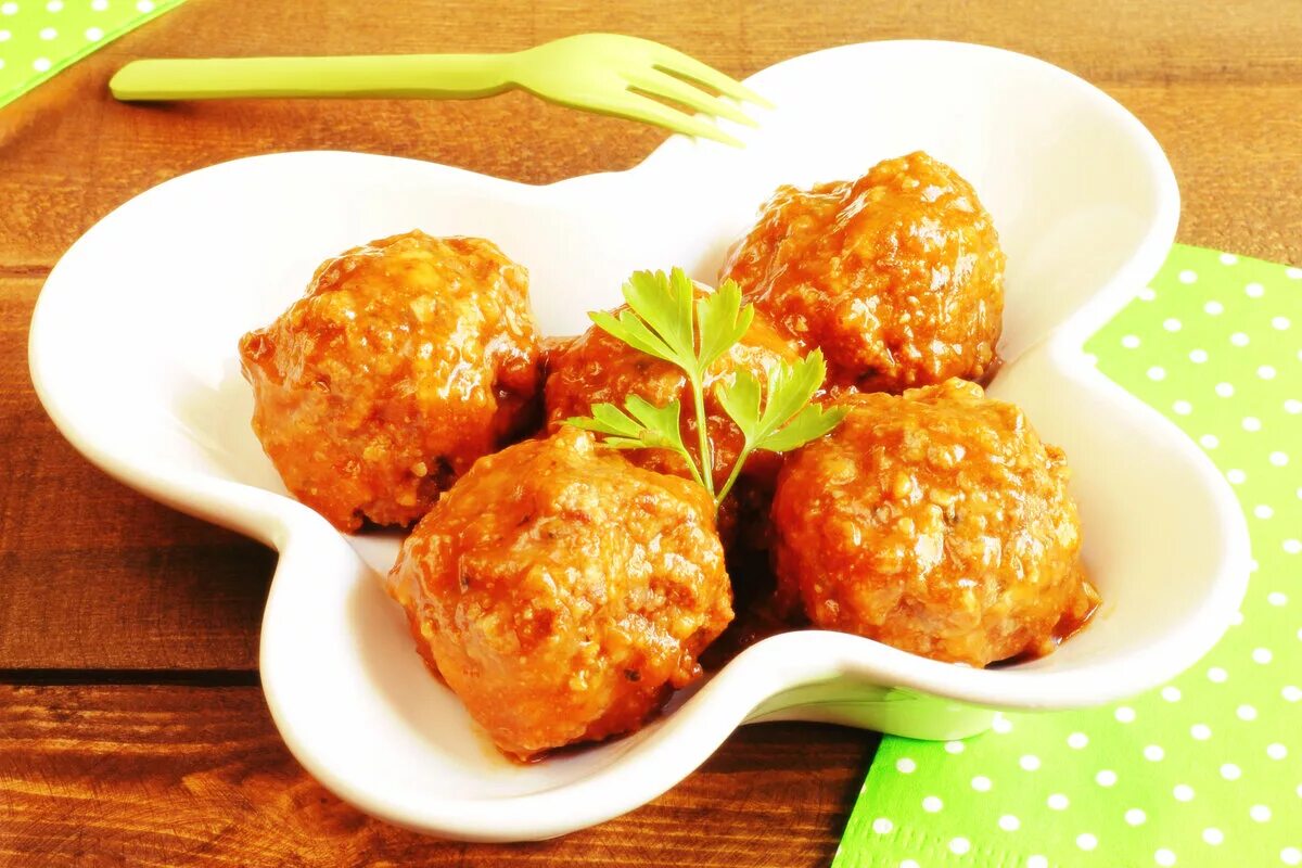 Куриные ежики с рисом в духовке