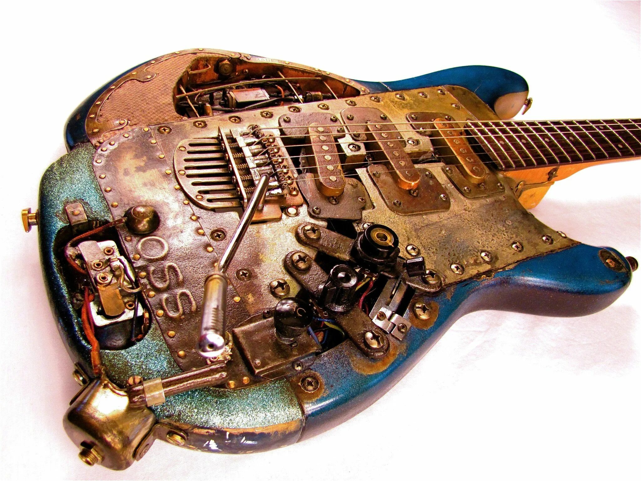 Tony Cochran Steampunk Guitar. Электрогитара. Электрогитара стимпанк. Кастомные гитары. Поставь электрогитара