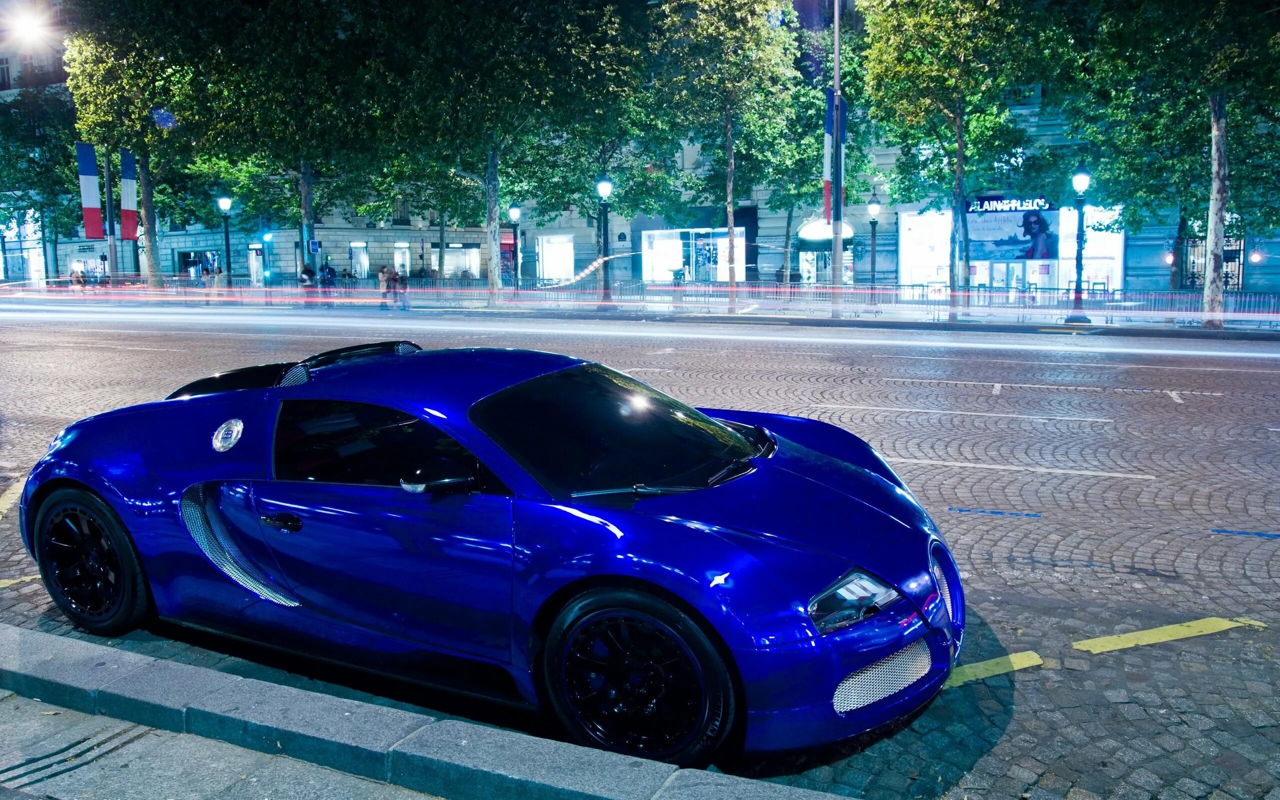 Черная голубая машина. Бугатти Вейрон синяя. Синий Кэнди ксералик. Синий цвет машины. Машины (синяя).