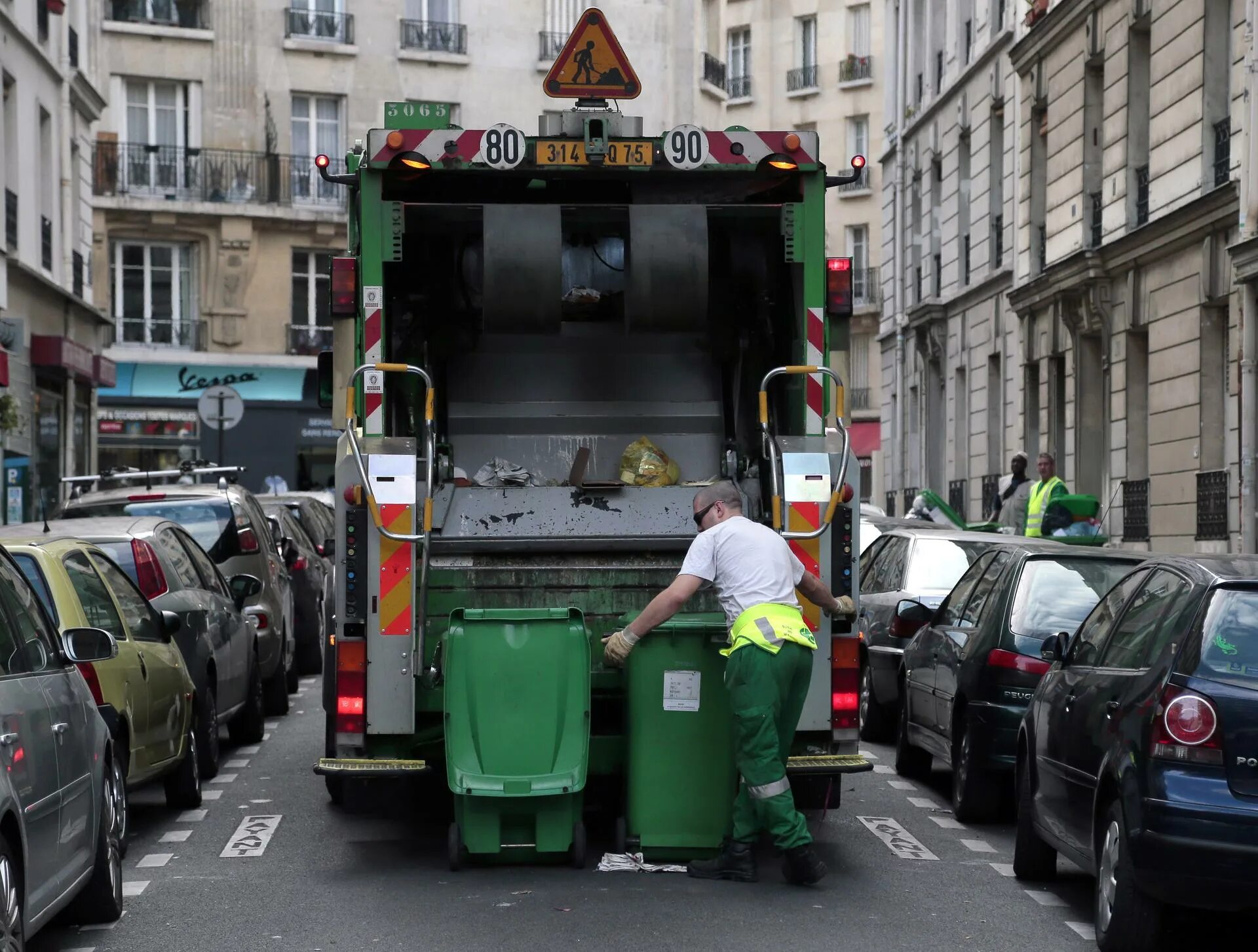 Emergency garbage collection. Garbage collector.