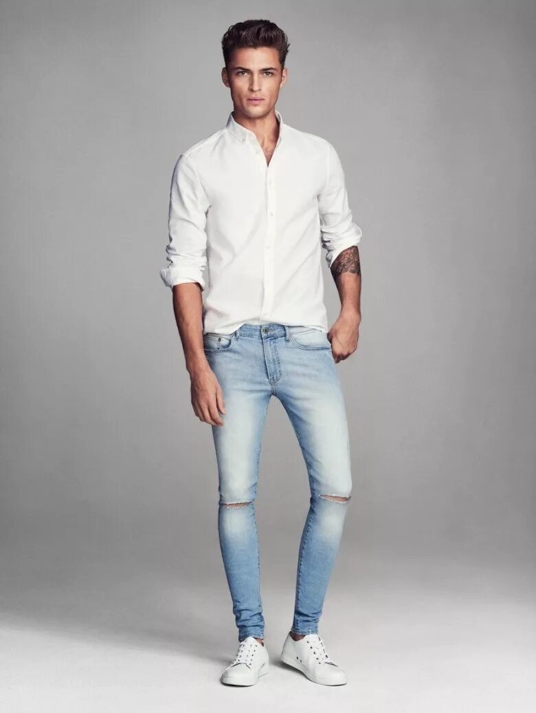 He is wearing jeans. Харви Ньютон Хейдон. Красивая мужская одежда. Мужская одежда для худых. Одежда для худых мужчин.