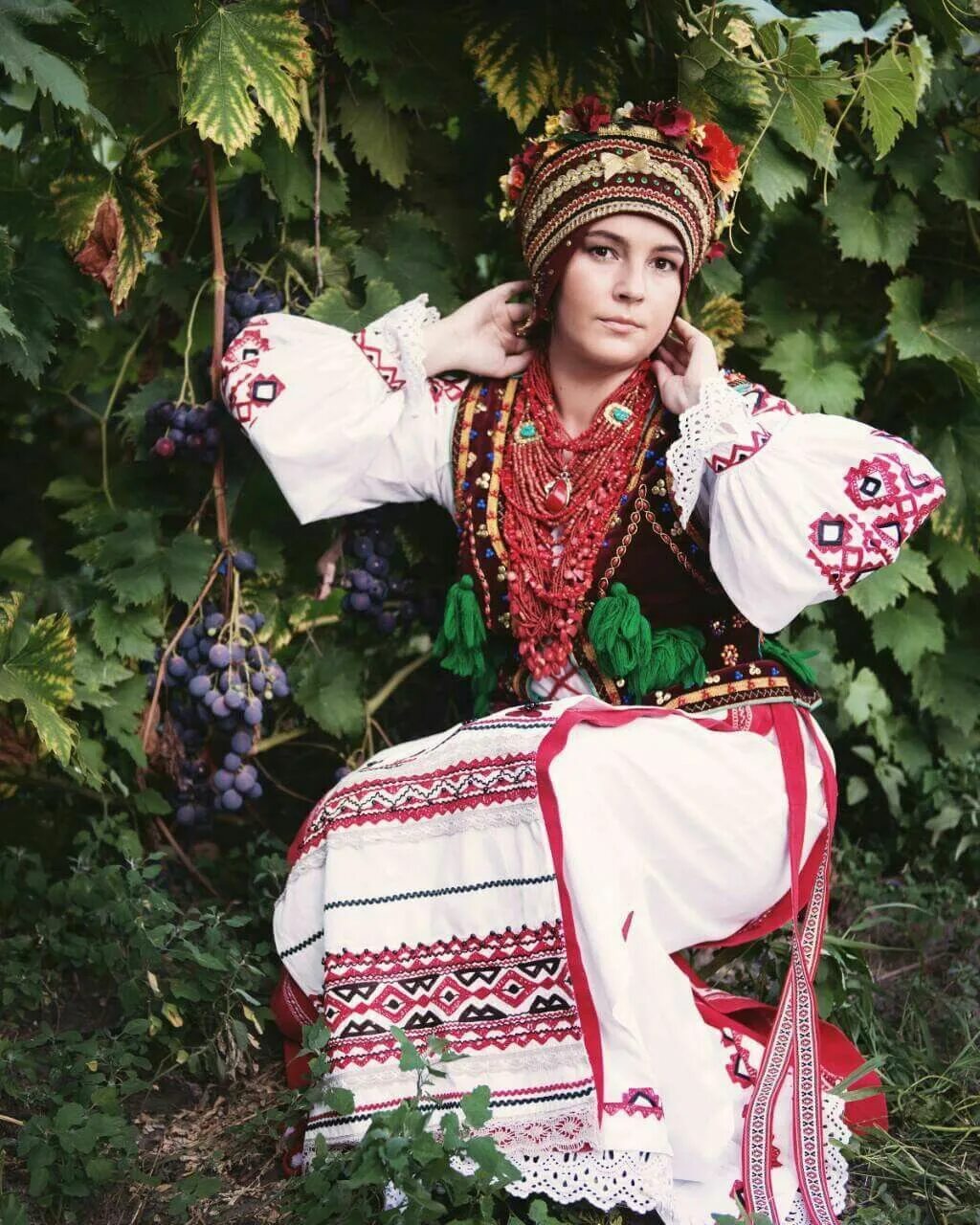 Украинская одежда 6. Национальный костюм Хохлов. Украинский костюм. Традиционный костюм украинцев. Украинский народный костюм.