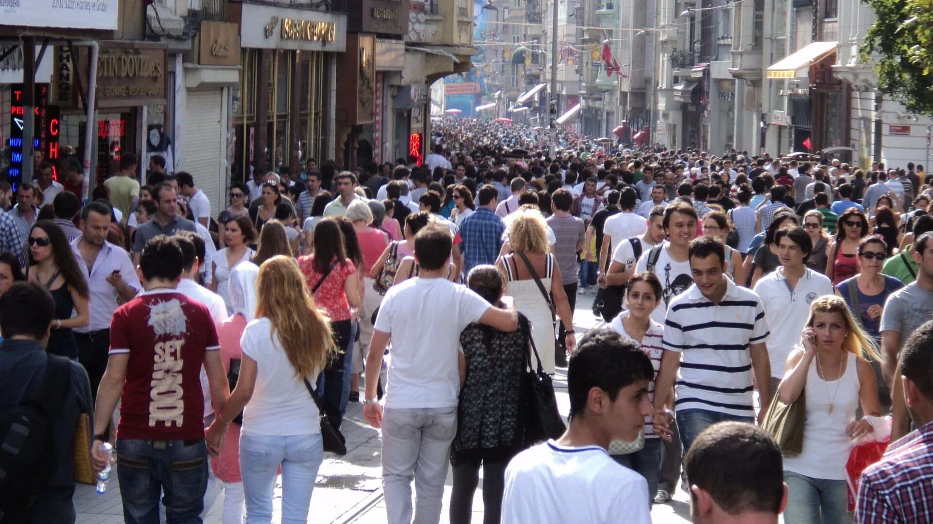 Люди проживающие в турции. Стамбул люди на улице. Население турции. Турция местные жители. Турки в турции.