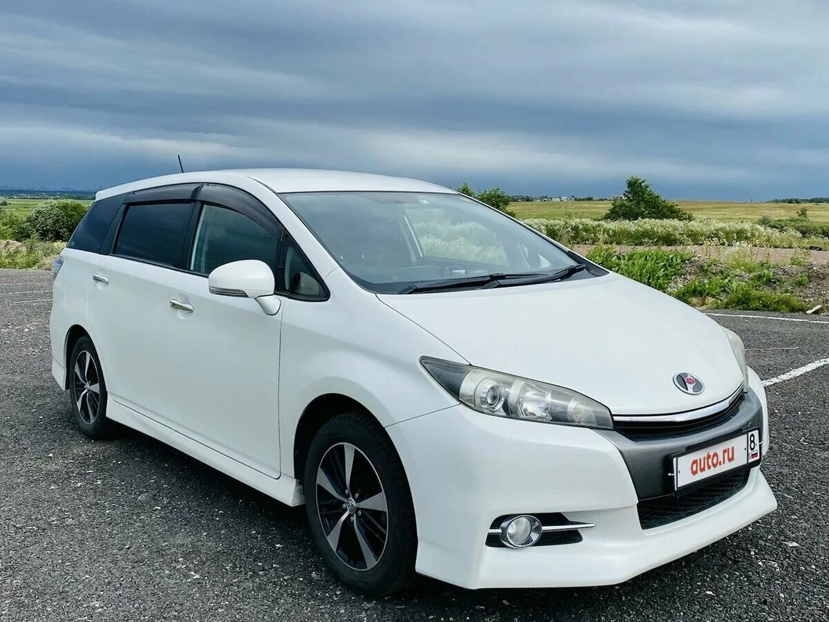 Купить б/у Toyota Wish II 1.8 CVT (144 л.с.) бензин вариатор в Красноярске: белы