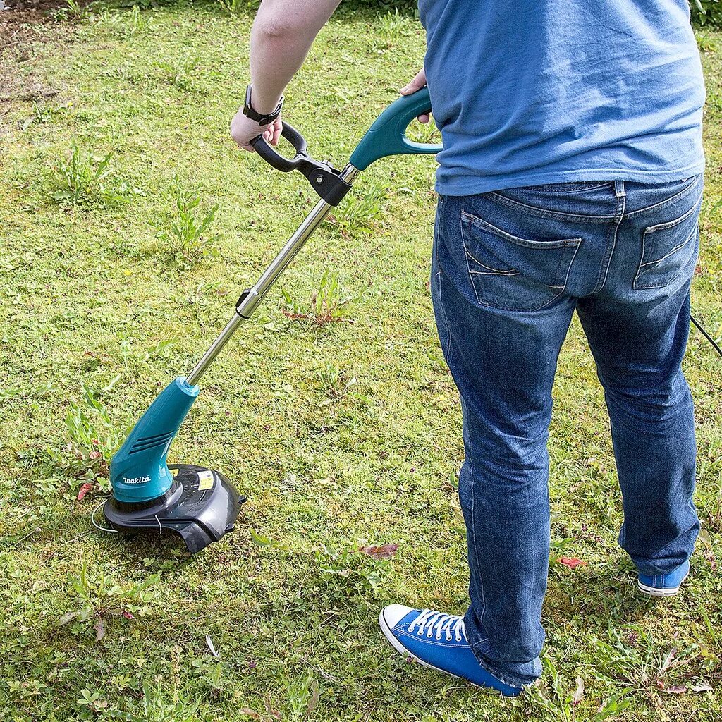 Лучший триммер для травы. Триммер makita ur3000. makita триммер makita ur3000. газонокосилка makita ur3000. электротриммер makita ur 3000.