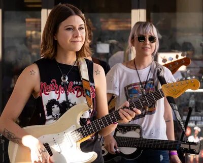 Larkin poe википедия.