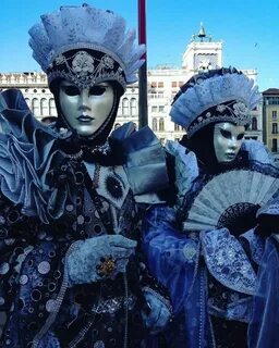 Маскарад луны