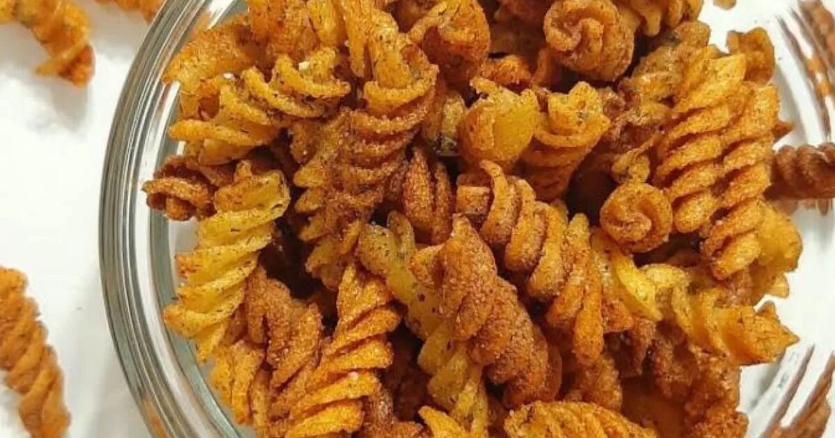 Рецепт чипсов из макарон. Мако чипсы. чипсы из макарон. макароны во фритюре. чипсы из спагетти.