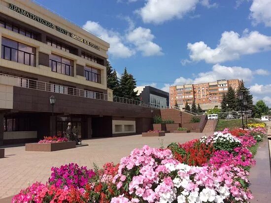 Театр бугуруслан. Бугурусланский городской драматический театр им. н. в. гоголя. драмтеатр бугуруслан. театр имени гоголя бугуруслан. город бугуруслан оренбургской области драматический театр гоголя.