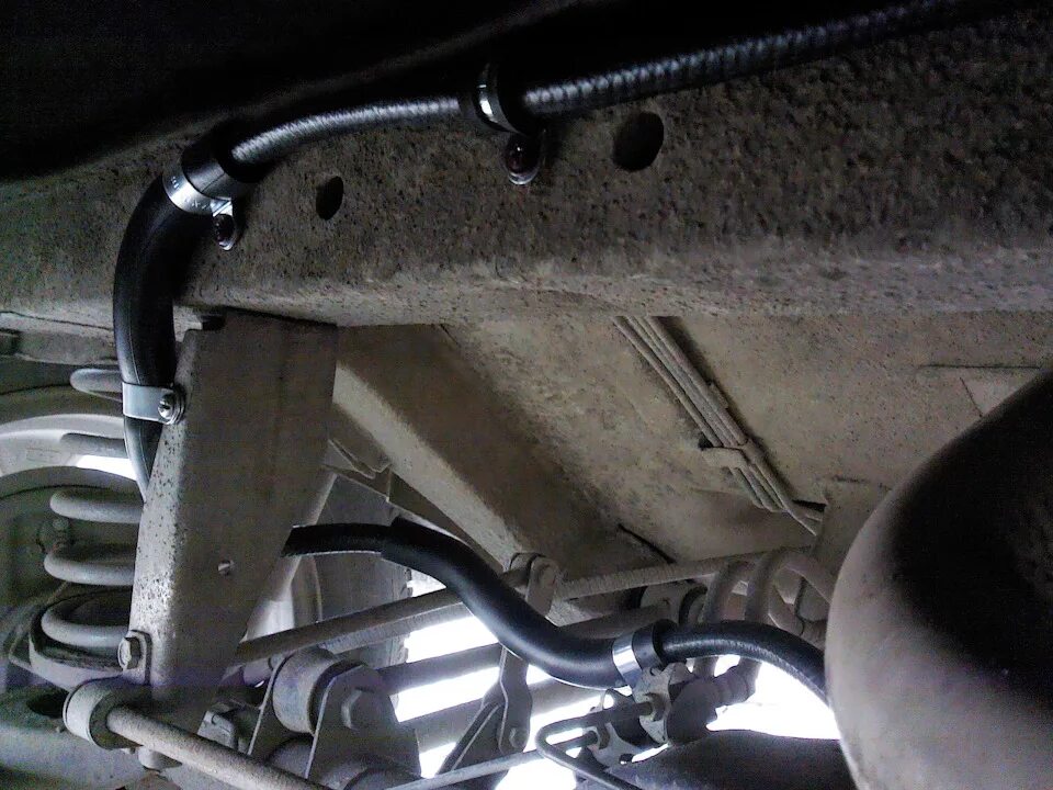 Маслоотделитель нива 2121. Шланг вентиляции картера нива 21214. Сапун нива 21214. Сапун нива 21214. Вывод сапунов на ниве 21213.