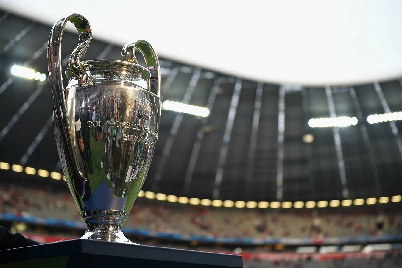 Кубок чемпионов дата и время. Кубок лиги чемпионов uefa. трофей лиги чемпионов уефа. uefa champions league кубок. кубок caf champions league.