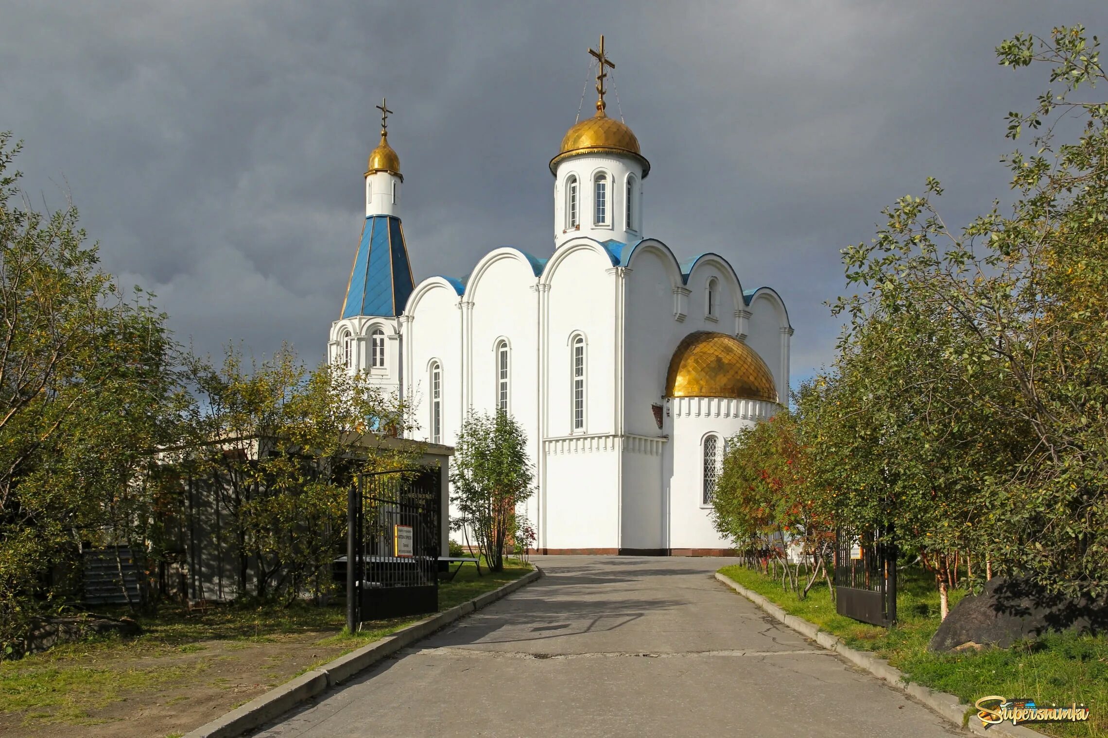 Храм спаса на водах мурманск расписание. Спас на Водах Мурманск. Мурманск храм. Храм Спаса на Водах.