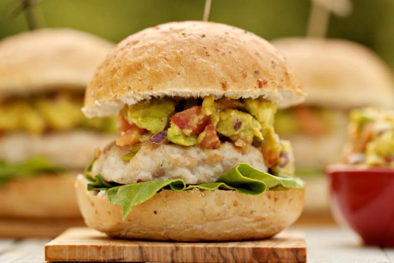 Макдональдс чикен шейк реклама. Чикен бургер. Chicken burger mcdonald's. Чикен бургер чесночно сливочный отзывы. Чикен бургер чесночно сливочный отзывы.