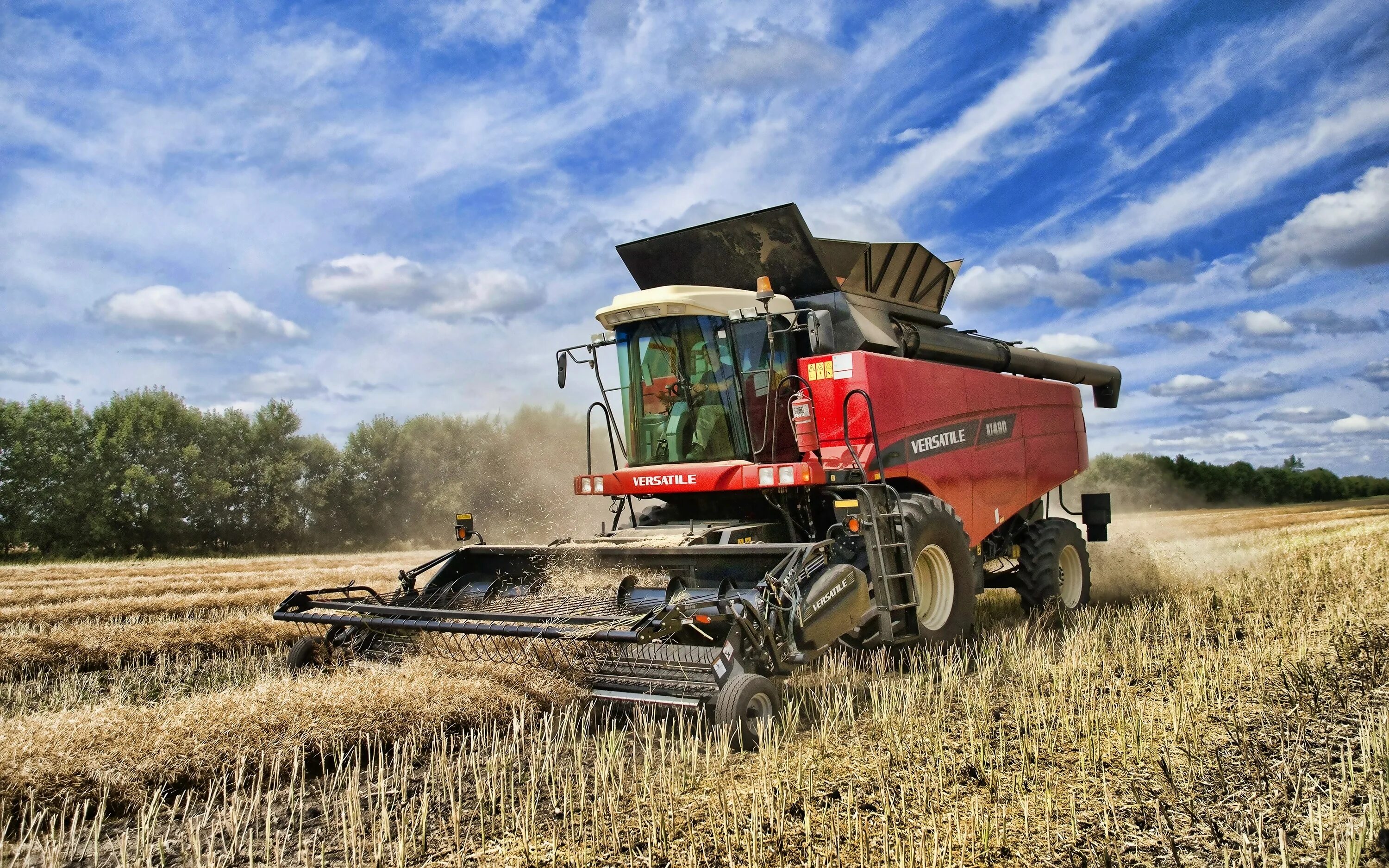 Про комбайны и тракторы. Комбайн versatile rt490. Комбайн версатайл 490. Комбайн Ростсельмаш версатайл. Комбайн Акрос 500.