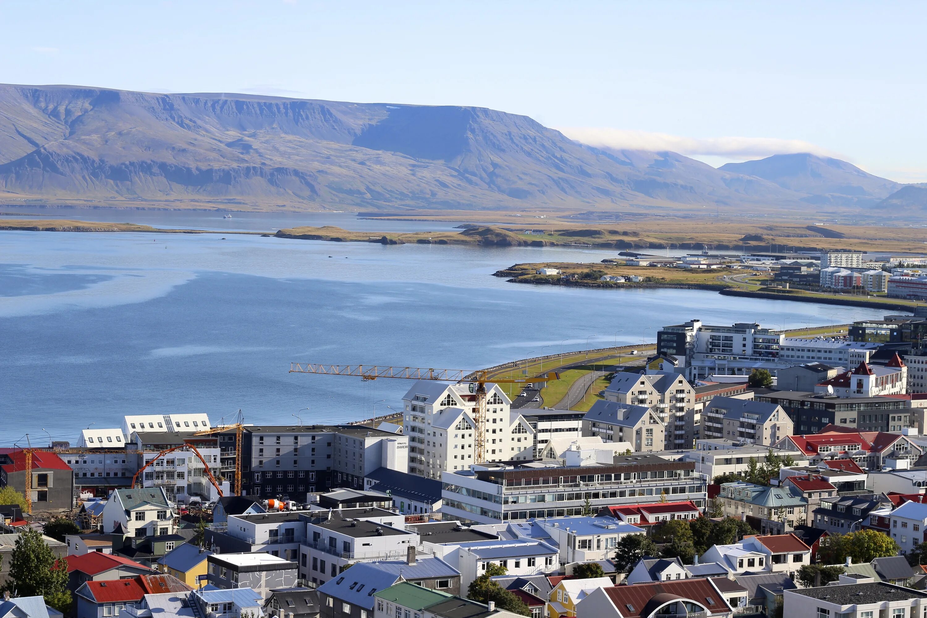 Рейкьявик это. Исландия Рик Явик. Остров Исландия Рейкьявик. Рик Явик столица чего. Столица Исландии - город Рейкьявик.