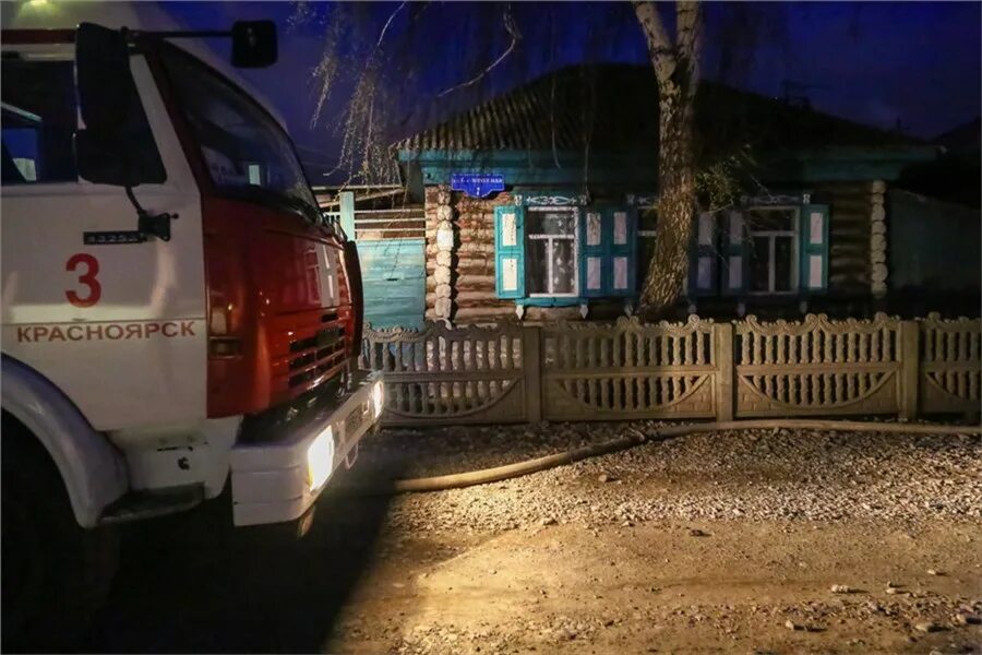 Ночной красноярск покровка. Мужества 12 красноярск. Улица сосновского 82 красноярск. Район покровка красноярск. Свет в покровке красноярск.