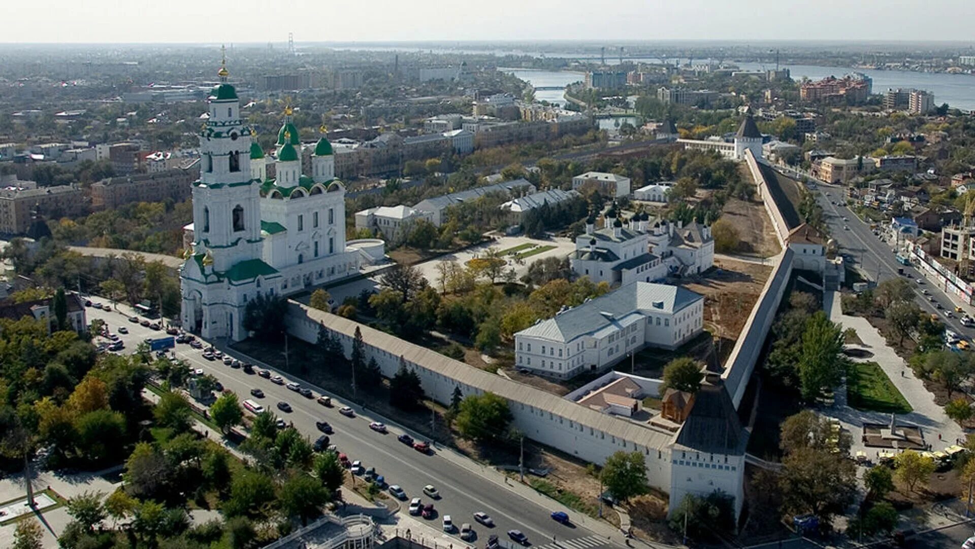 Астрахань есть ли. Астраханский кремль астрахань. астрахань кремль достопримечательности. пречистенские ворота астраханского кремля.