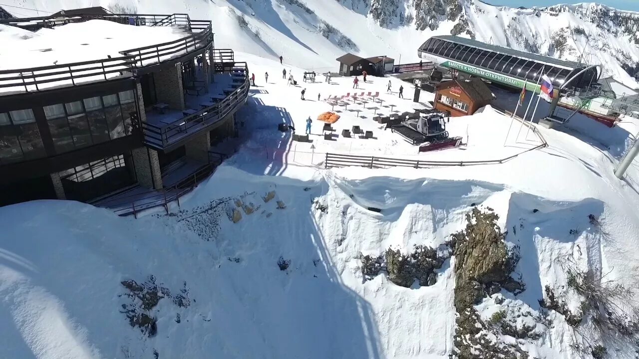 Поляна 2200. Красная поляна сочи 2200. вершина 2200 красная поляна. ресторан вершина 2200 красная поляна. красная поляна курорт высота 2200.