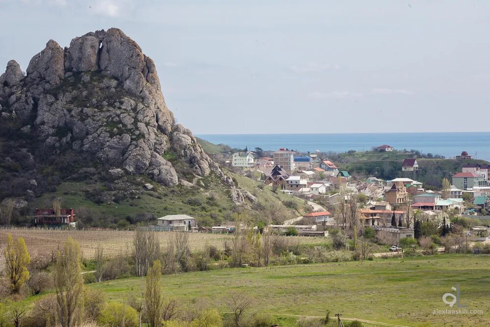 Балу крым. Поселок Щебетовка Крым. Курортное Крым медовая гора. Крым Щебетовка курортное. Медовка горп гора Крым.