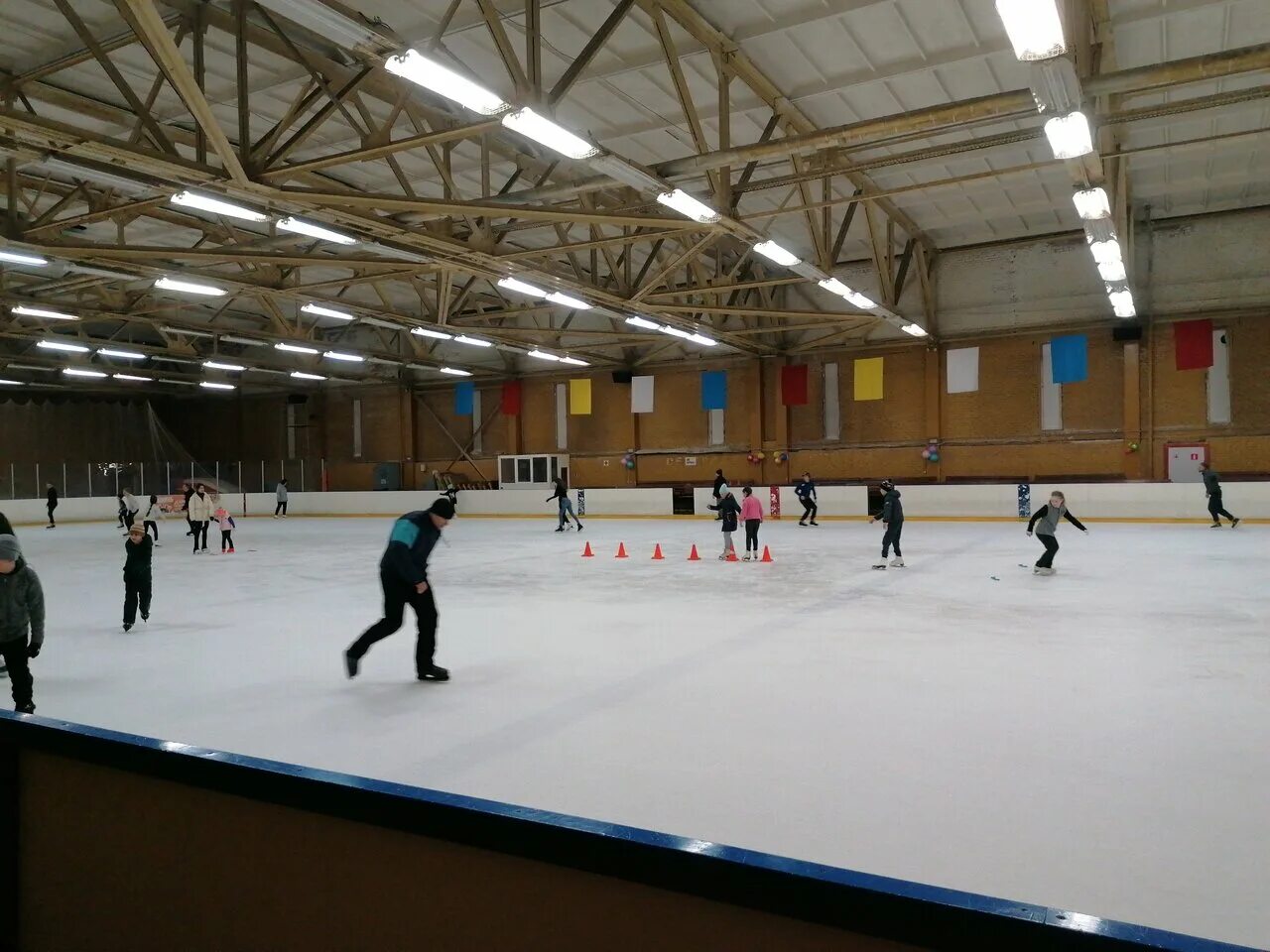 Чернышевского 63 саратов дворец спорта. Ледовый дворец кристалл самара. Спортивный комплекс ледовый дворец самара. Каток кристалл. Спорткомплекс кристалл.