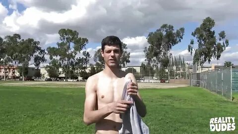 Jasmine Daze и Dakota Williams решают испечь тортик для черного дня Чарльза ...