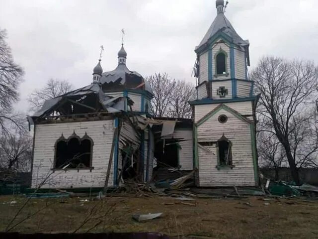 File:Destroyed church in Viazivka.jpg - Wikipedia