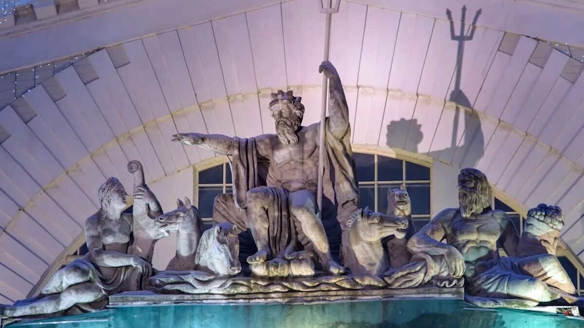 Биржа спб здание нептун. Биржа спб здание нептун. Нептун на здании биржи в санкт-петербурге. Биржа санкт петербурга статуя. Биржа спб здание нептун.