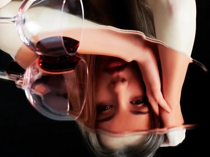 Твоя жажда жить. Девушка с вином. Женщина с бокалом. Фотосессия с вином. Женщина пьет вино.