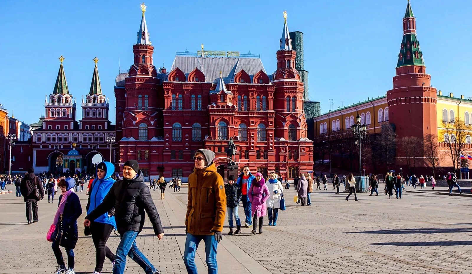 Прогулка по москве где. Исторический музей в кремле. экскурсия по красной площади. прогулка на красной площади в москве. экскурсия на красную площадь в москве.