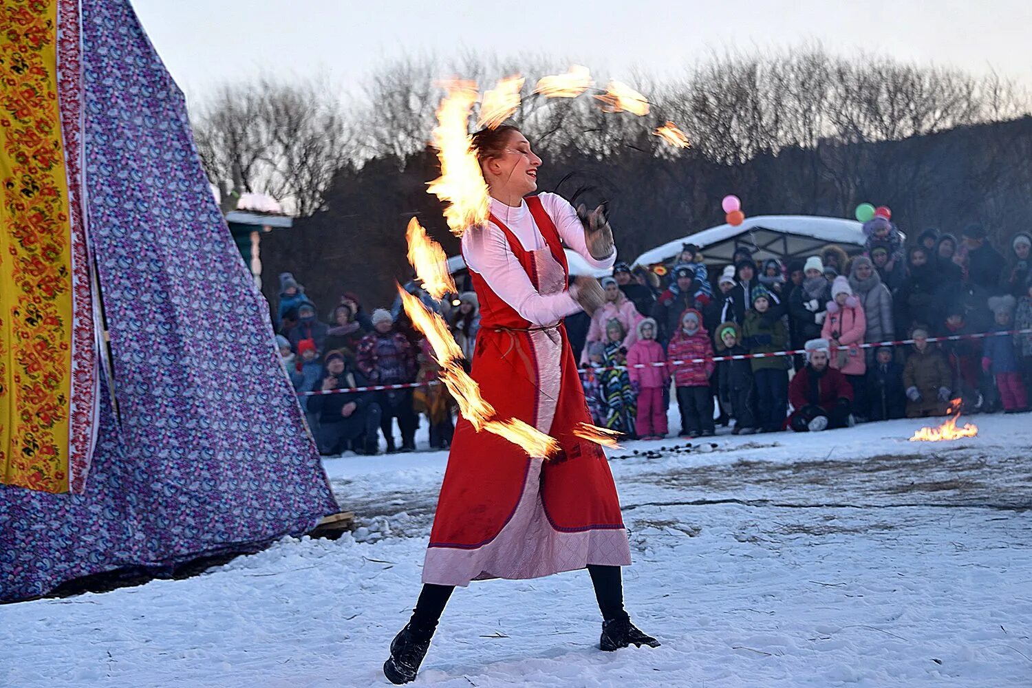 Конец масленицы картинки. Масленица в парке сказов Арамиль. Масленица Арамильская Слобода. Парк сказов Екатеринбург Масленица. Фестиваль Масленица Арамиль парк.