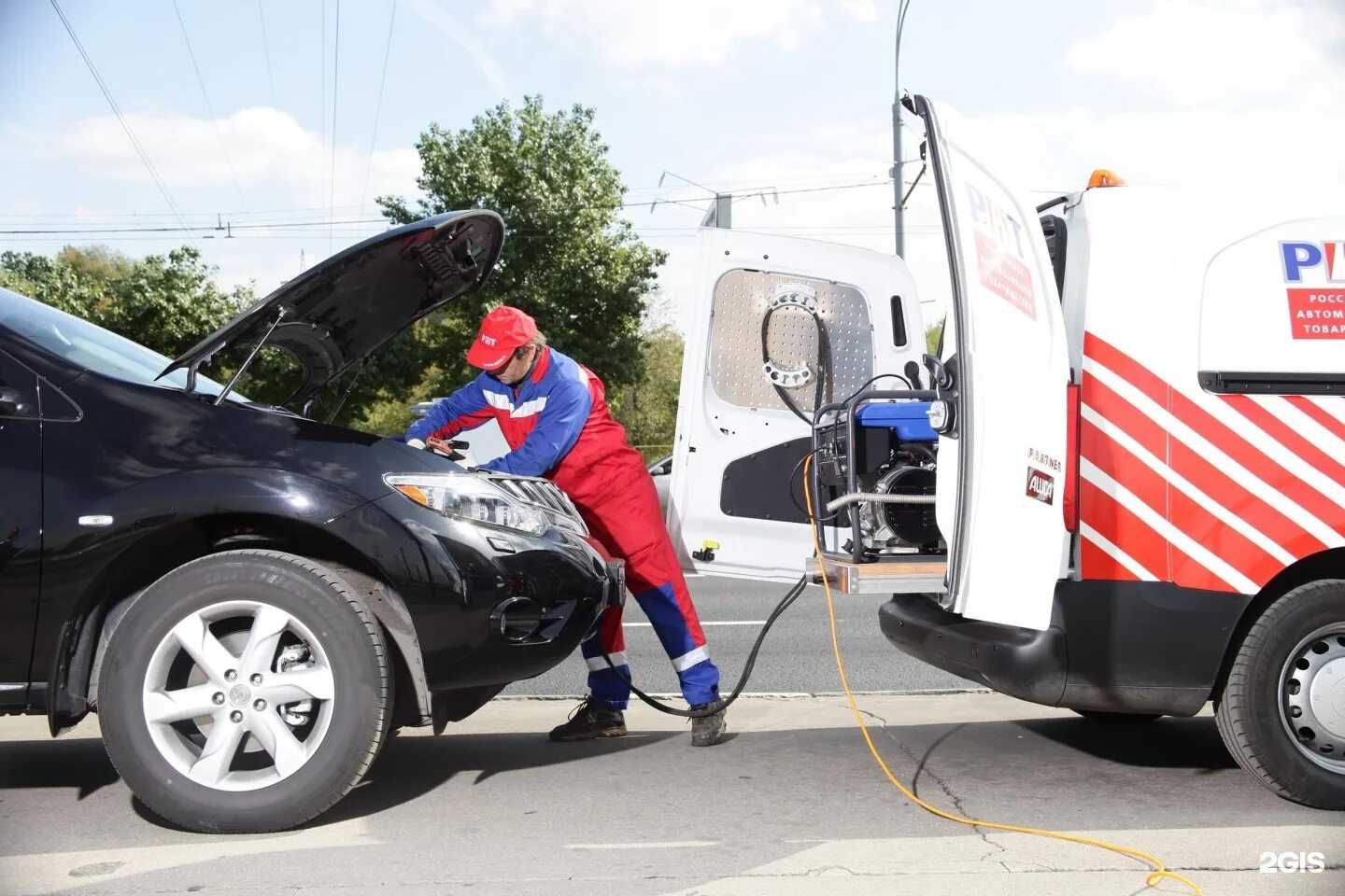 Помощь машине на дороге скорая. Автотехпомощь на дороге. Техпомощь на дорогах автомобиль. Техническая помощь на дороге. Автомобиль "техпомощь".