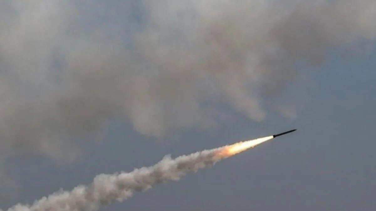 200. Ракета атака 9м120. Ми-28 птур атака. Дальность ракет himars. Ракетная атака на орел.