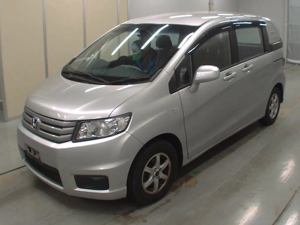 Тойота ноут минивэн. Toyota voxy, 2004 год. Тойота ноах 2015. Минивэн япония бу. Минивэны тойота модельный ряд.