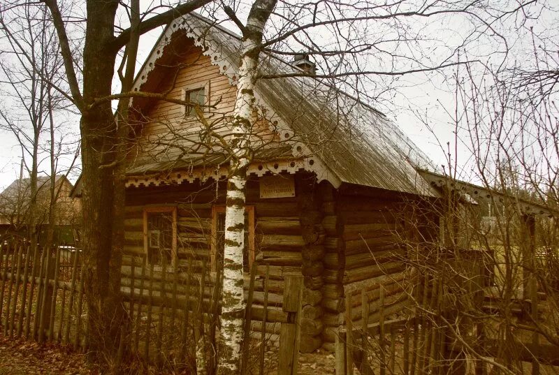 Домик няни пушкина в кобрино. Домик няни пушкина в кобрино. Музей няни пушкина в кобрино. Дом няни пушкиной. Музей домик няни пушкина в кобрино.