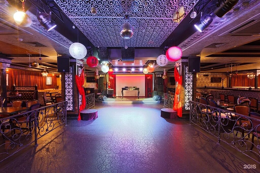 Амнезия оренбург ночной клуб. Театро казань чистопольская. Клуб театро казань. Детские дома. Клуб театро казань.