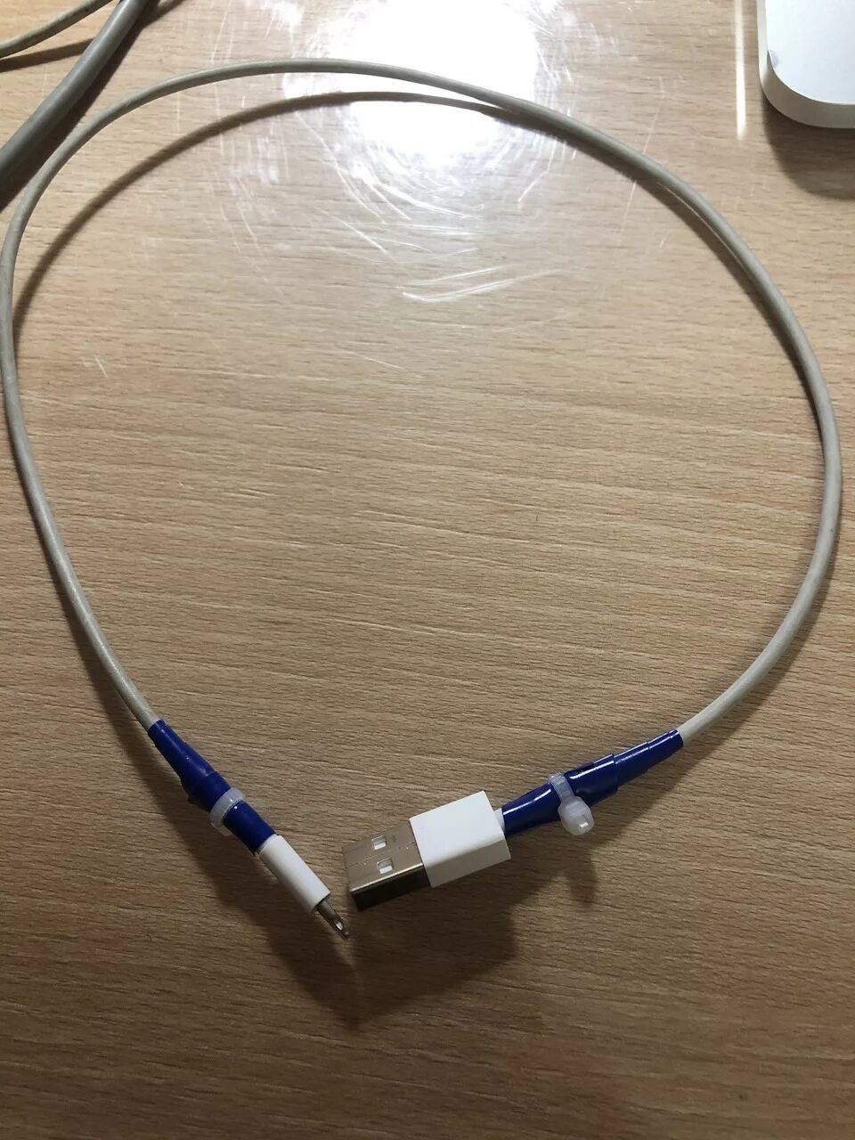 Как починить кабель зарядки Heat shrink tube and pen spring. Keeps your iPhone cord from breaking. Iphone co