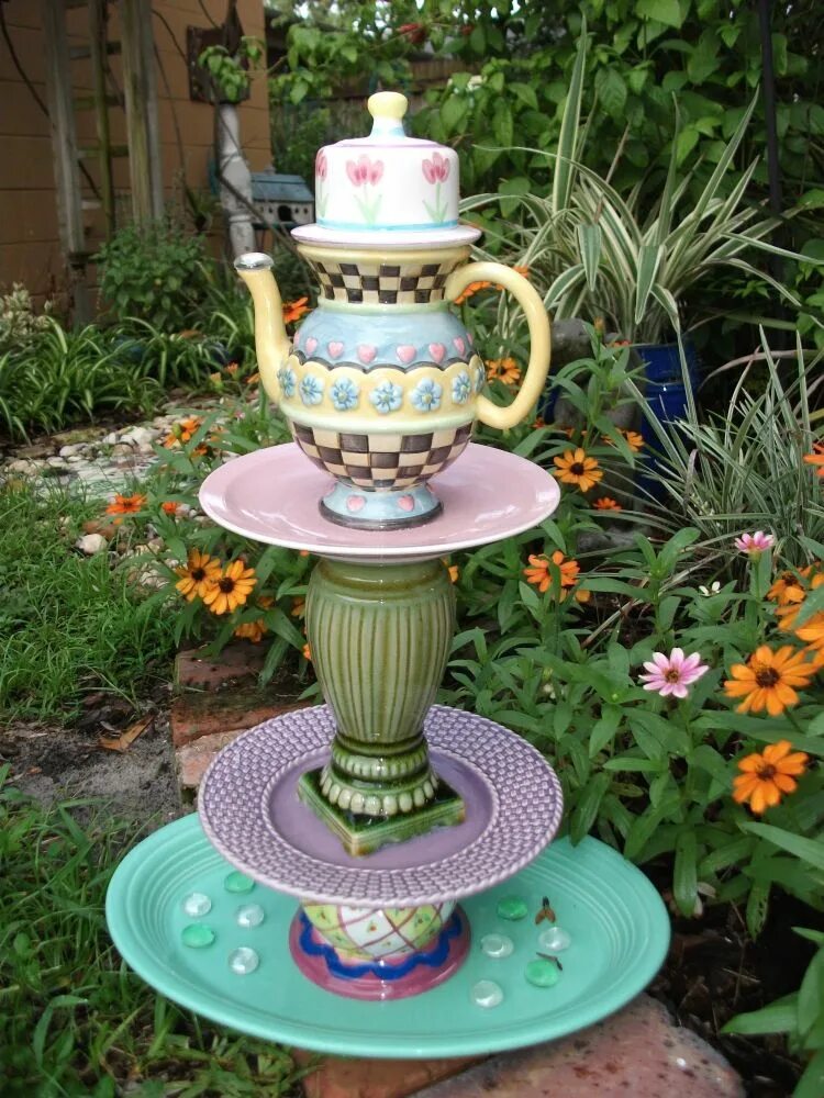 Что можно сделать из старых тарелок She Repurposes Her Old Tea Cups Into A Brand-New Mailbox This Is GORGEOUS! Diy