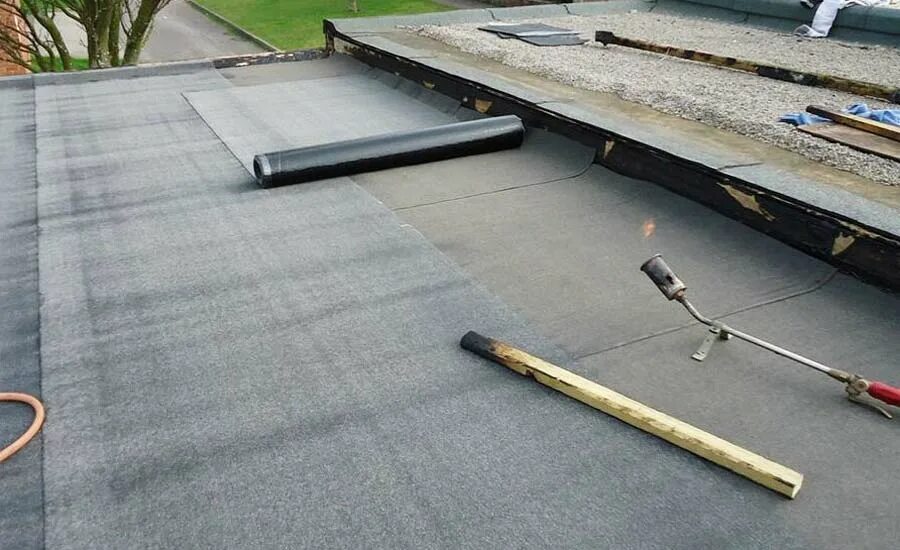 Flat roofing. Наплавляемая кровля ТЕХНОНИКОЛЬ. Односкатная наплавляемая кровля. Кровля наплавляемая рулонная технология. Наплавляемая крыша ТЕХНОНИКОЛЬ.